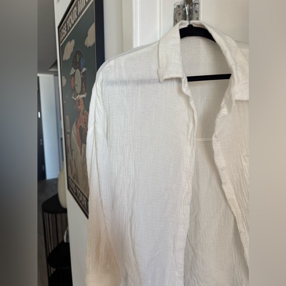 Women’s lightweight white button down top - Picture 2 of 6